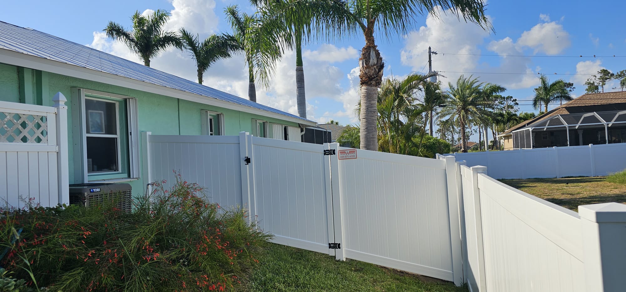 Top Quality White Vinyl Fence in Cape Coral 